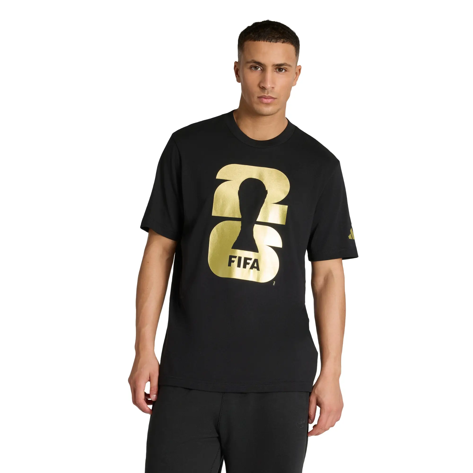 Playera adidas Futbol FIFA World Cup 2026 Official Emblem Hombre KB3704